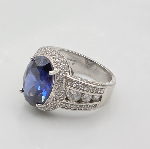 Gorgeous Designer Blue Sapphire White Topaz Simulant Ring - Picture 3 of 8